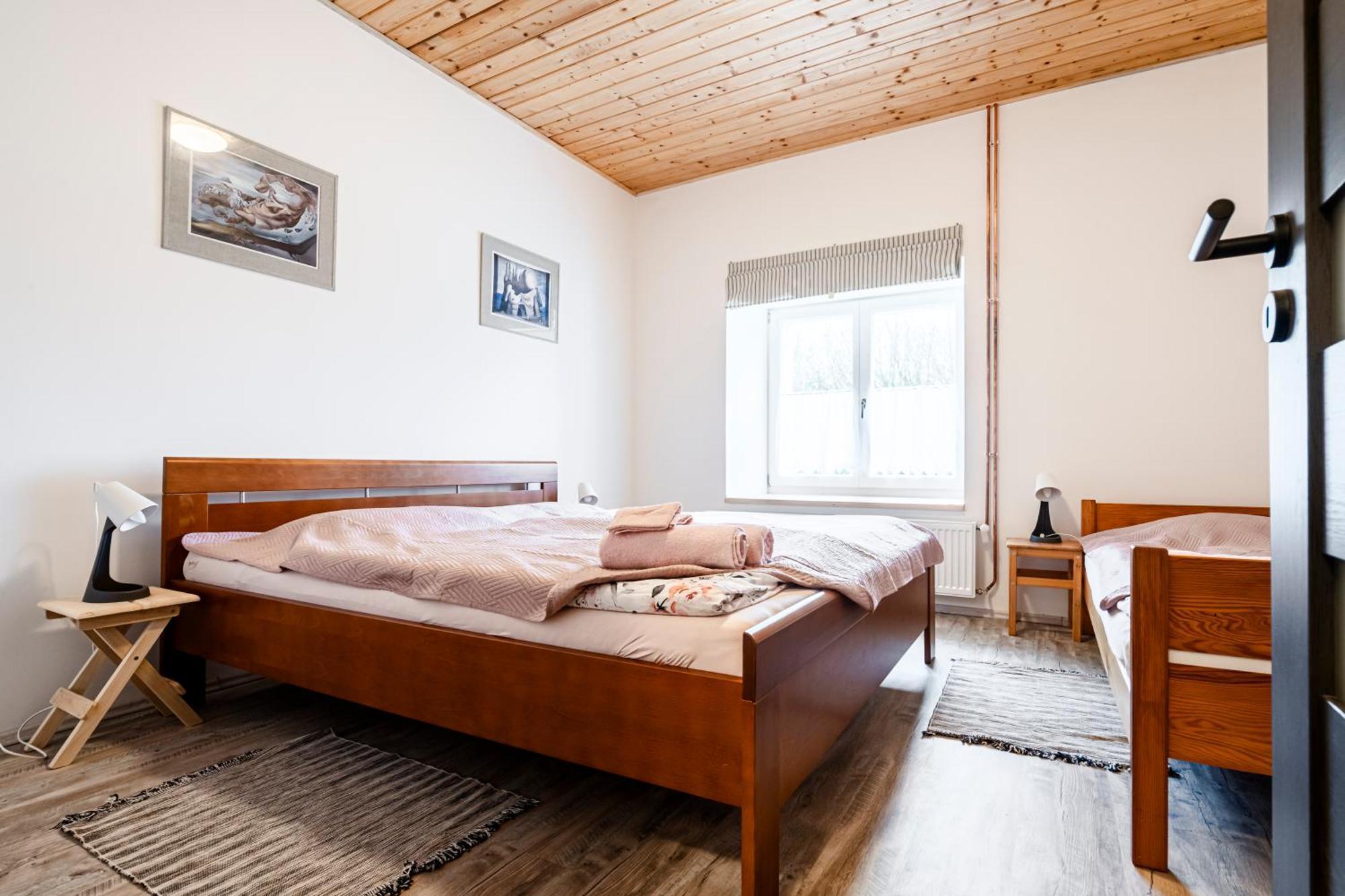 Dvur Dolenec Appartement Rohoznice  Buitenkant foto