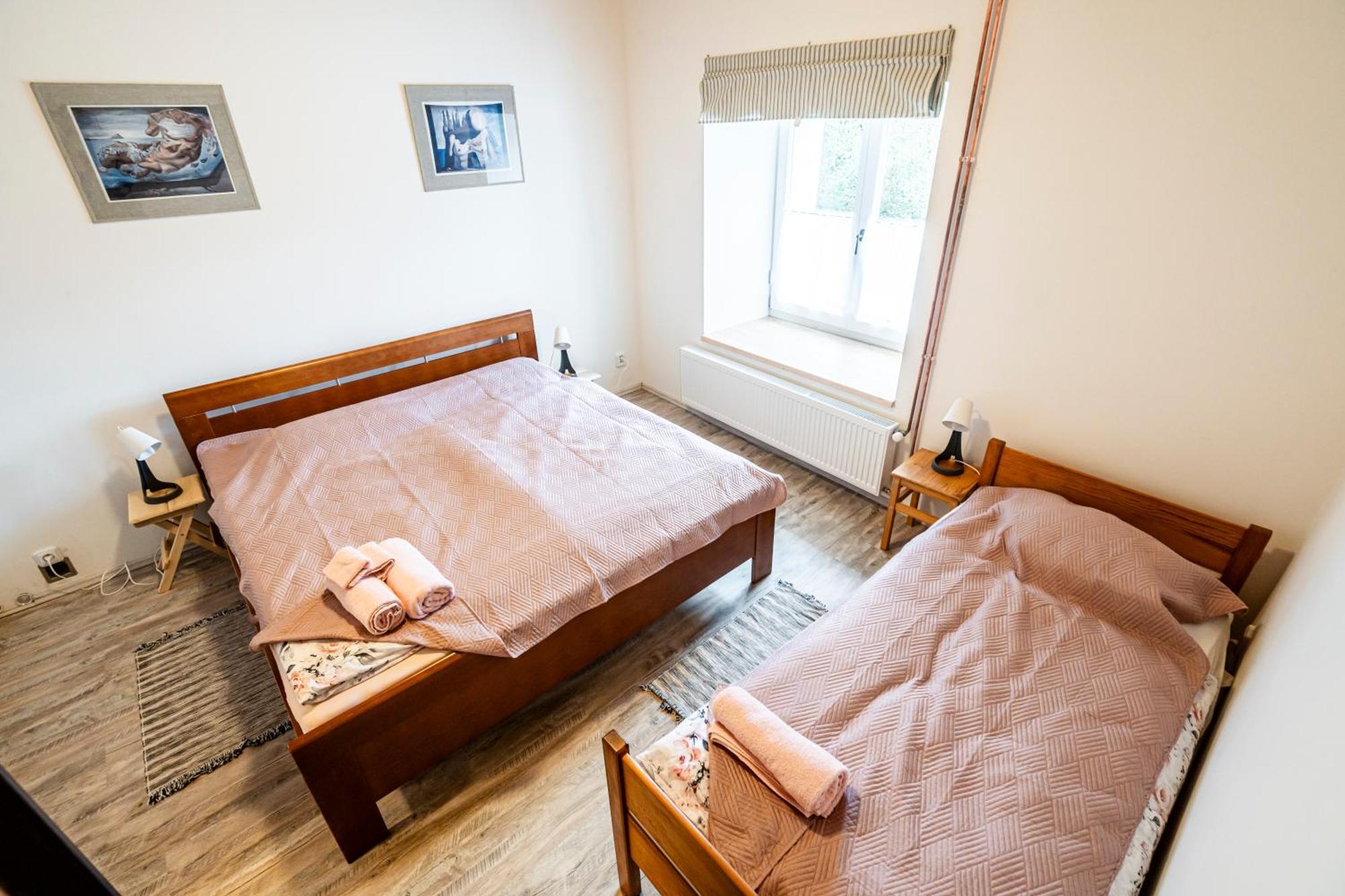 Dvur Dolenec Appartement Rohoznice  Buitenkant foto