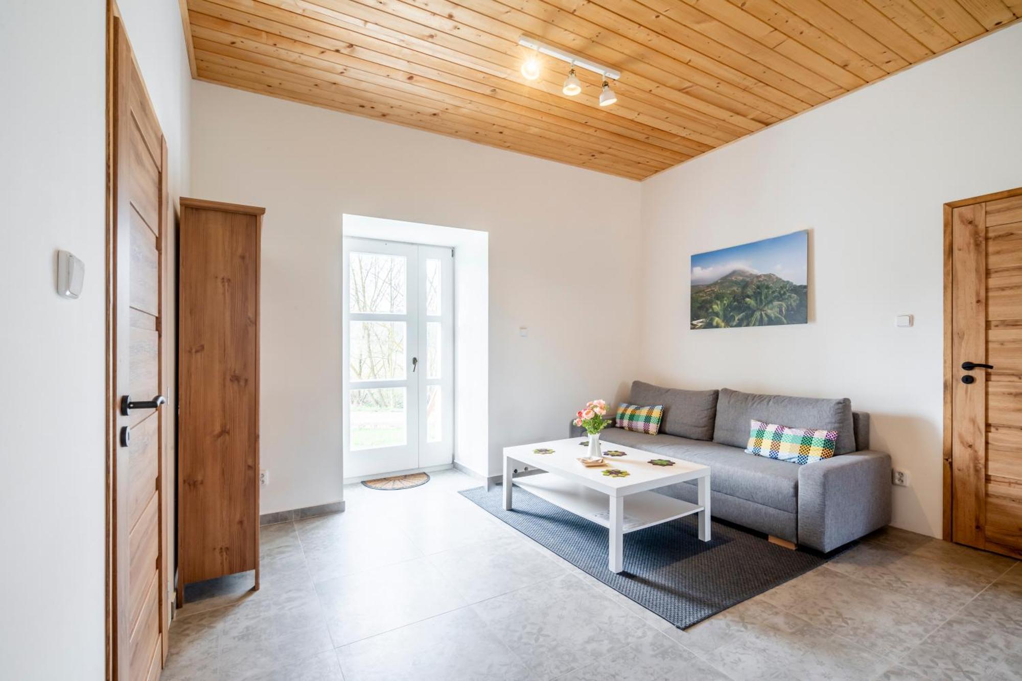 Dvur Dolenec Appartement Rohoznice  Buitenkant foto
